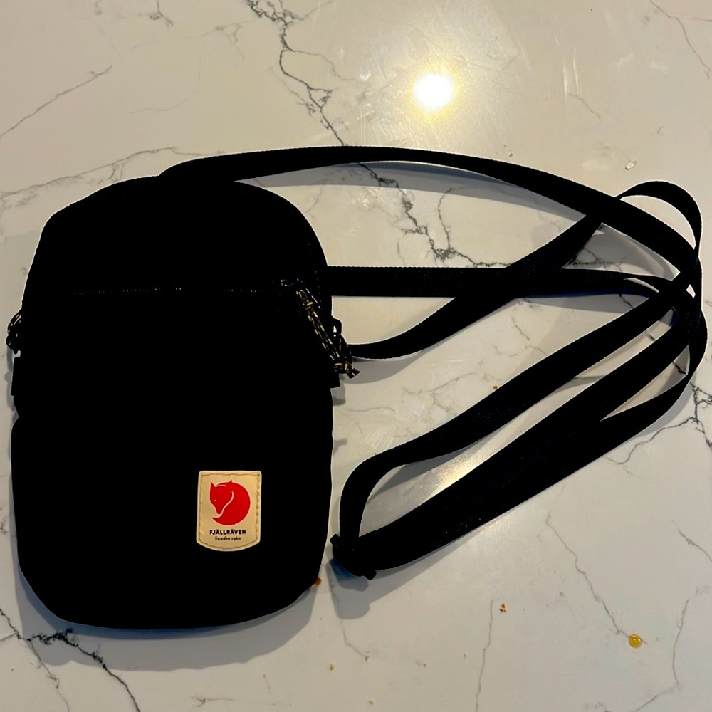 Like new Fjallraven high coast pocket sling bag